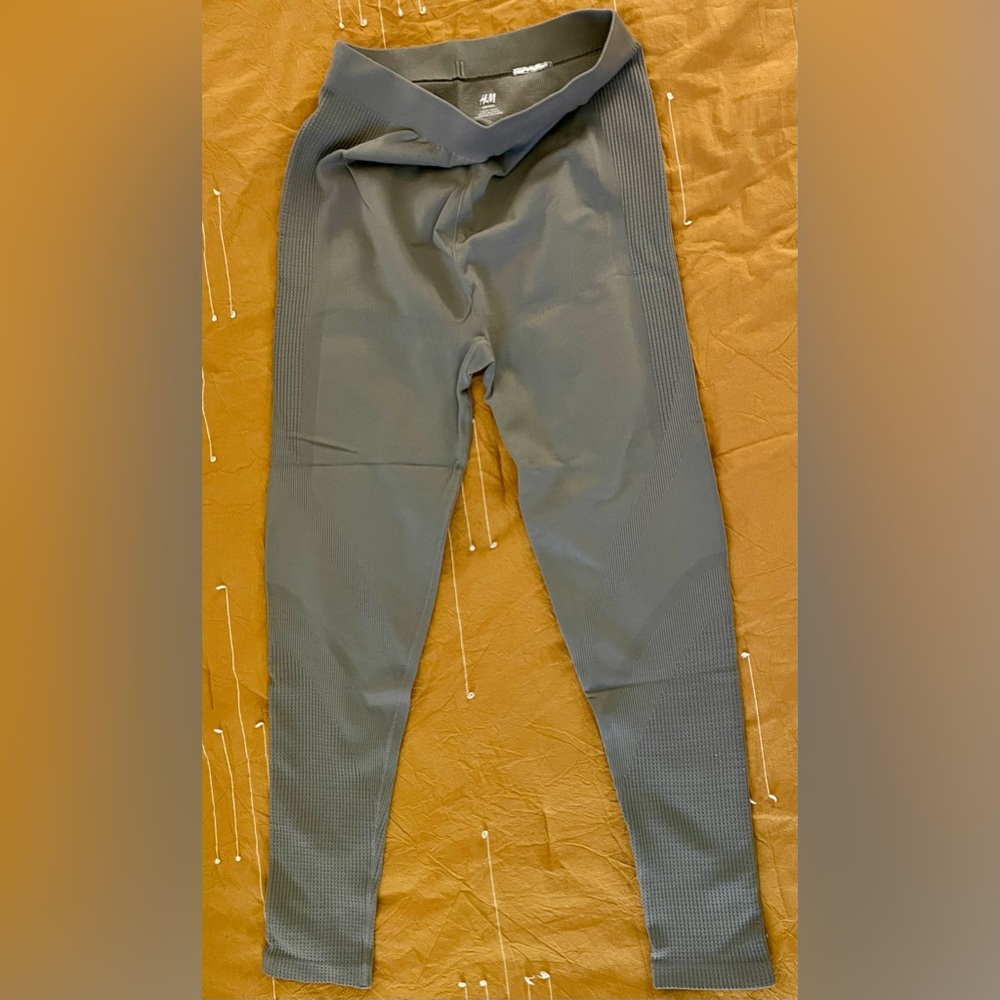 EUC H&M Mama Maternity leggings